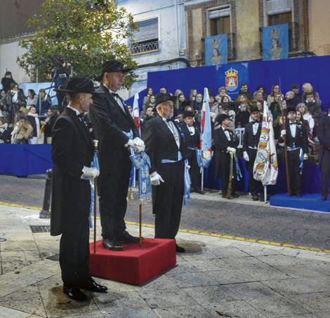 Beso de la Bandera - Foto de la revista programa año 2024