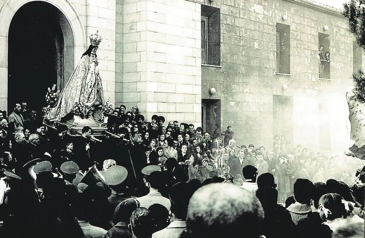 Imágenes de las Fiestas de la Virgen captadas el pasado siglo. SDY